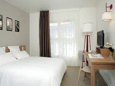 Comfort Suites Cannes Mandelieu Bagian luar foto