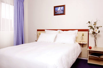 Comfort Suites Cannes Mandelieu Bagian luar foto