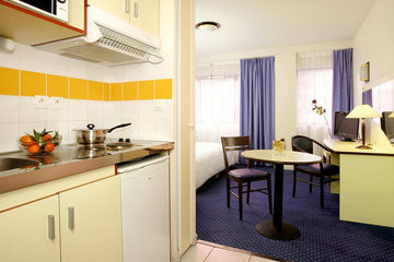 Comfort Suites Cannes Mandelieu Bagian luar foto