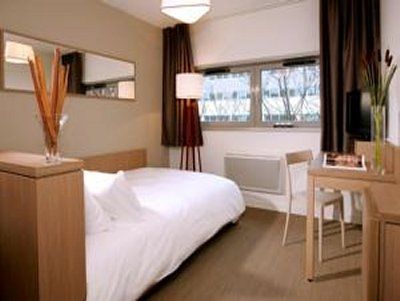 Comfort Suites Cannes Mandelieu Bagian luar foto