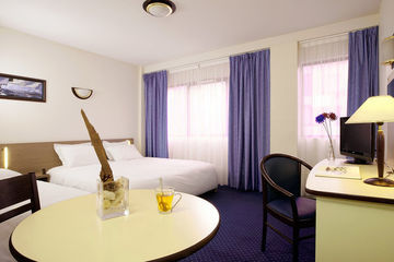 Comfort Suites Cannes Mandelieu Bagian luar foto