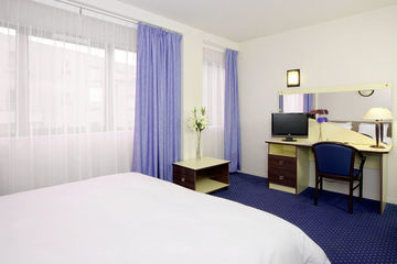 Comfort Suites Cannes Mandelieu Bagian luar foto